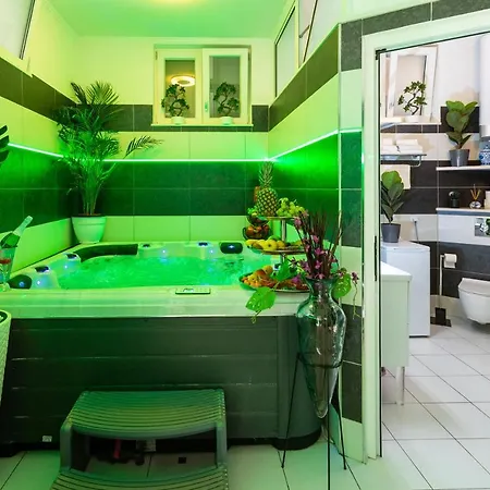 شقة By The Way Hot Tub And Free Parking *