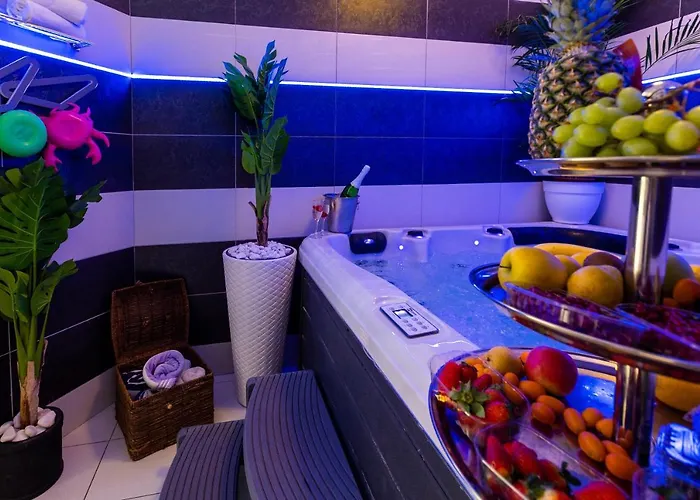 By The Way Hot Tub And Free Parking