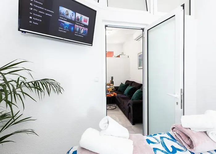 By The Way Hot Tub And Free Parking *