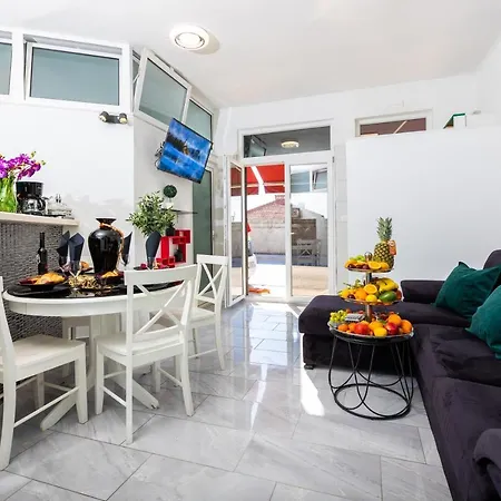 By The Way Hot Tub And Free Parking 두브로브니크