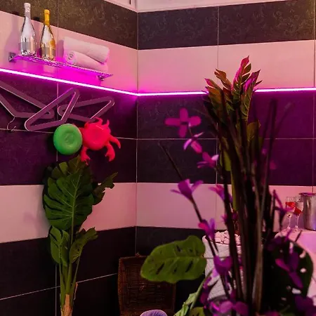 By The Way Hot Tub And Free Parking Apartment *