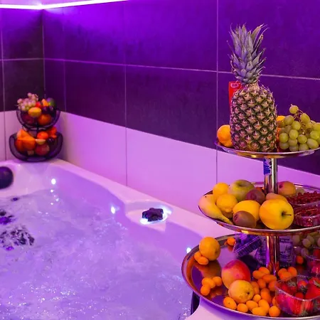 By The Way Hot Tub And Free Parking Apartman *