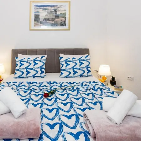 아파트 By The Way Hot Tub And Free Parking *