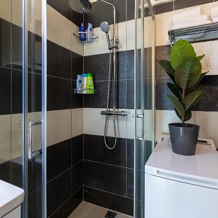 Apartman By The Way Hot Tub And Free Parking