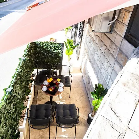 By The Way Hot Tub And Free Parking 두브로브니크