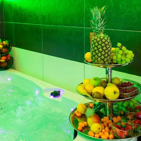 By The Way Hot Tub And Free Parking Apartman *