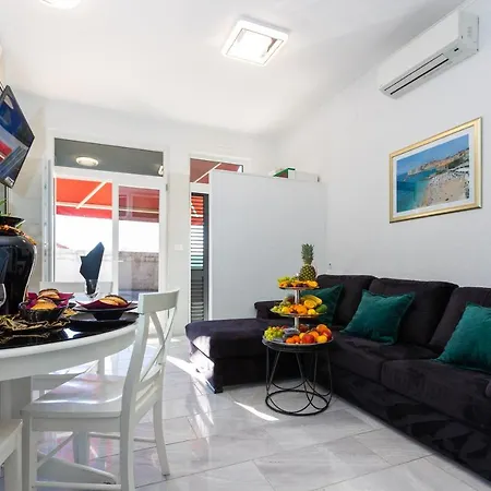 By The Way Hot Tub And Free Parking *