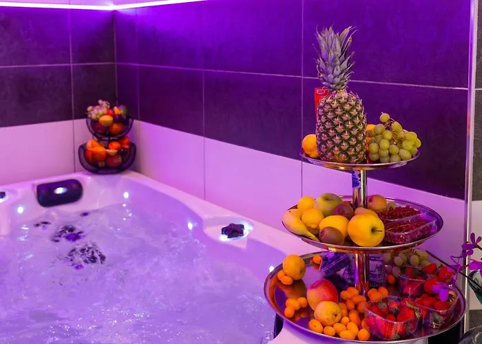 By The Way Hot Tub And Free Parking Apartment *