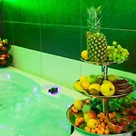 By The Way Hot Tub And Free Parking Апартаменты *