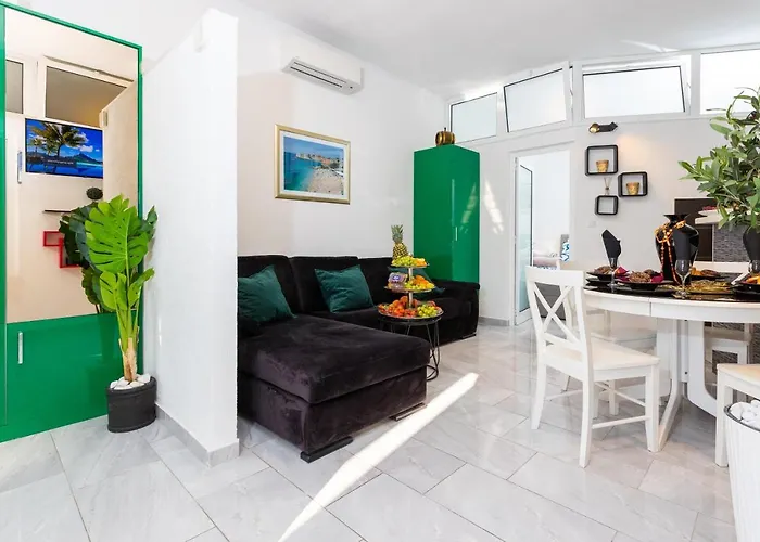 Apartmán By The Way Hot Tub And Free Parking *