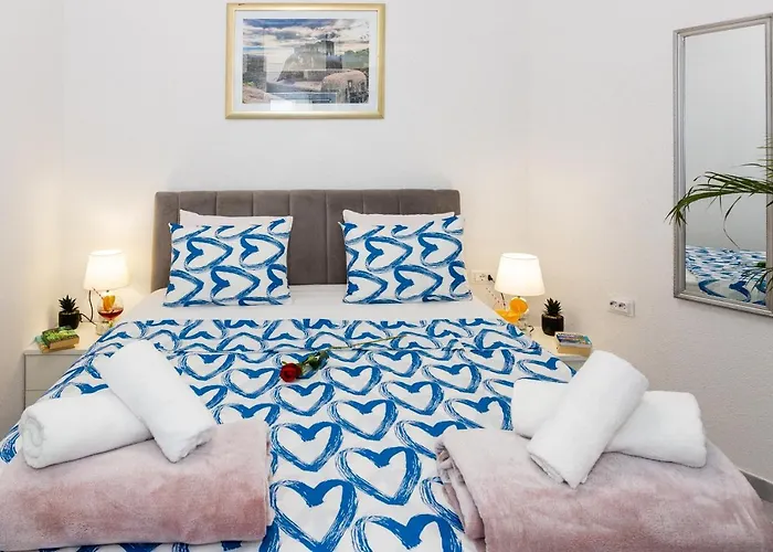 Apartmán By The Way Hot Tub And Free Parking *