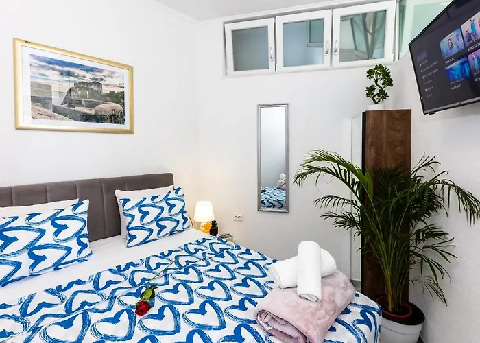 Apartmán By The Way Hot Tub And Free Parking *