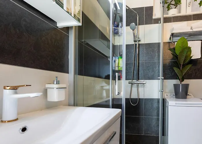 Apartmán By The Way Hot Tub And Free Parking *