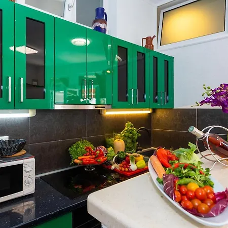 Lägenhet By The Way Hot Tub And Free Parking *